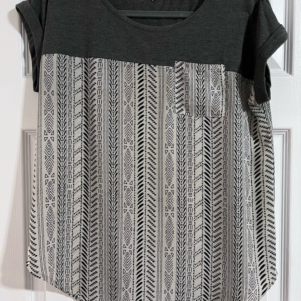 Women's Black and White Patterned Top